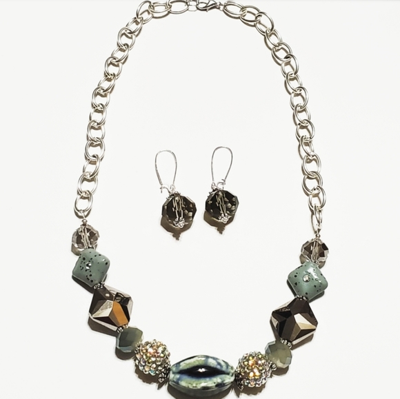 Crystal Necklace and Earrings Set - Picture 4 of 4